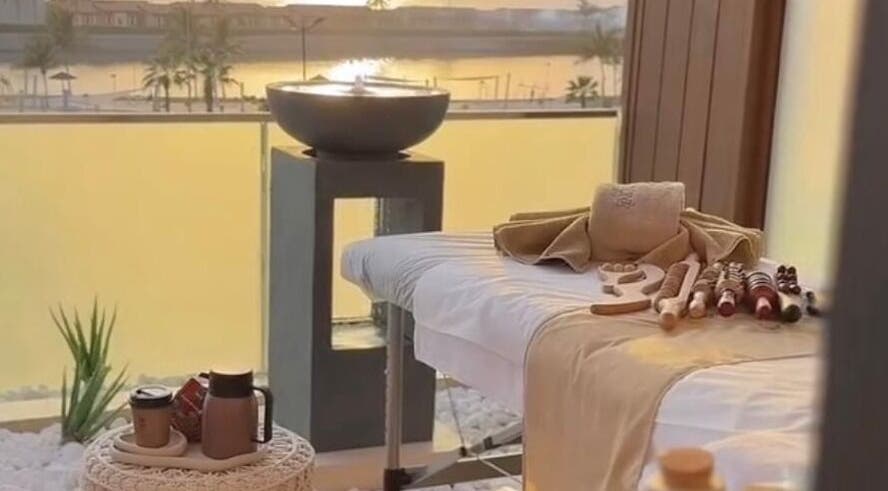 غرفة معالجة فاخرة في نيفاموني رويال بيوتي، جدة، منطقة مكة المكرمة.