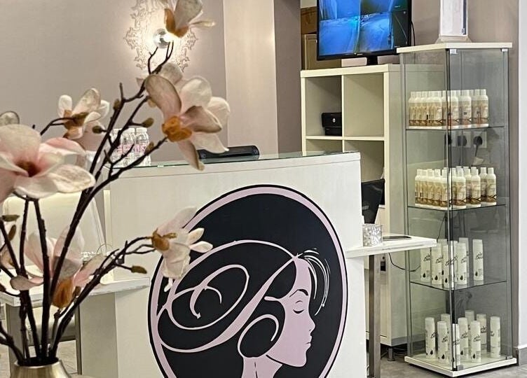 زهور طبيعية ومكتب استقبال في Beauty Forever Salon، الخبر، المنطقة الشرقية، السعودية.