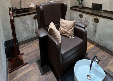 Уютное кресло для процедур в Kingston Barbershop & Spa, Баку, Азербайджан, AZ.