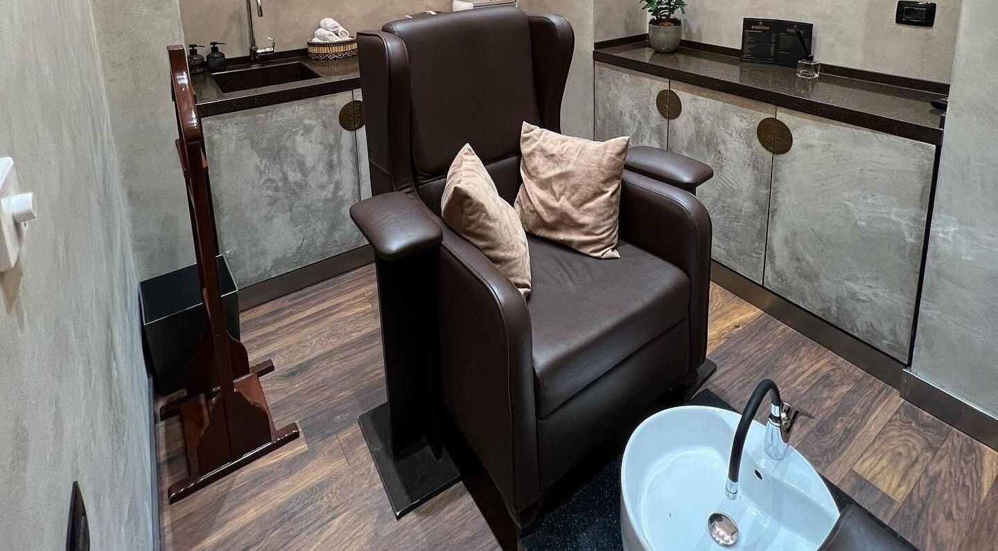 Уютное кресло для процедур в Kingston Barbershop & Spa, Баку, Азербайджан, AZ.