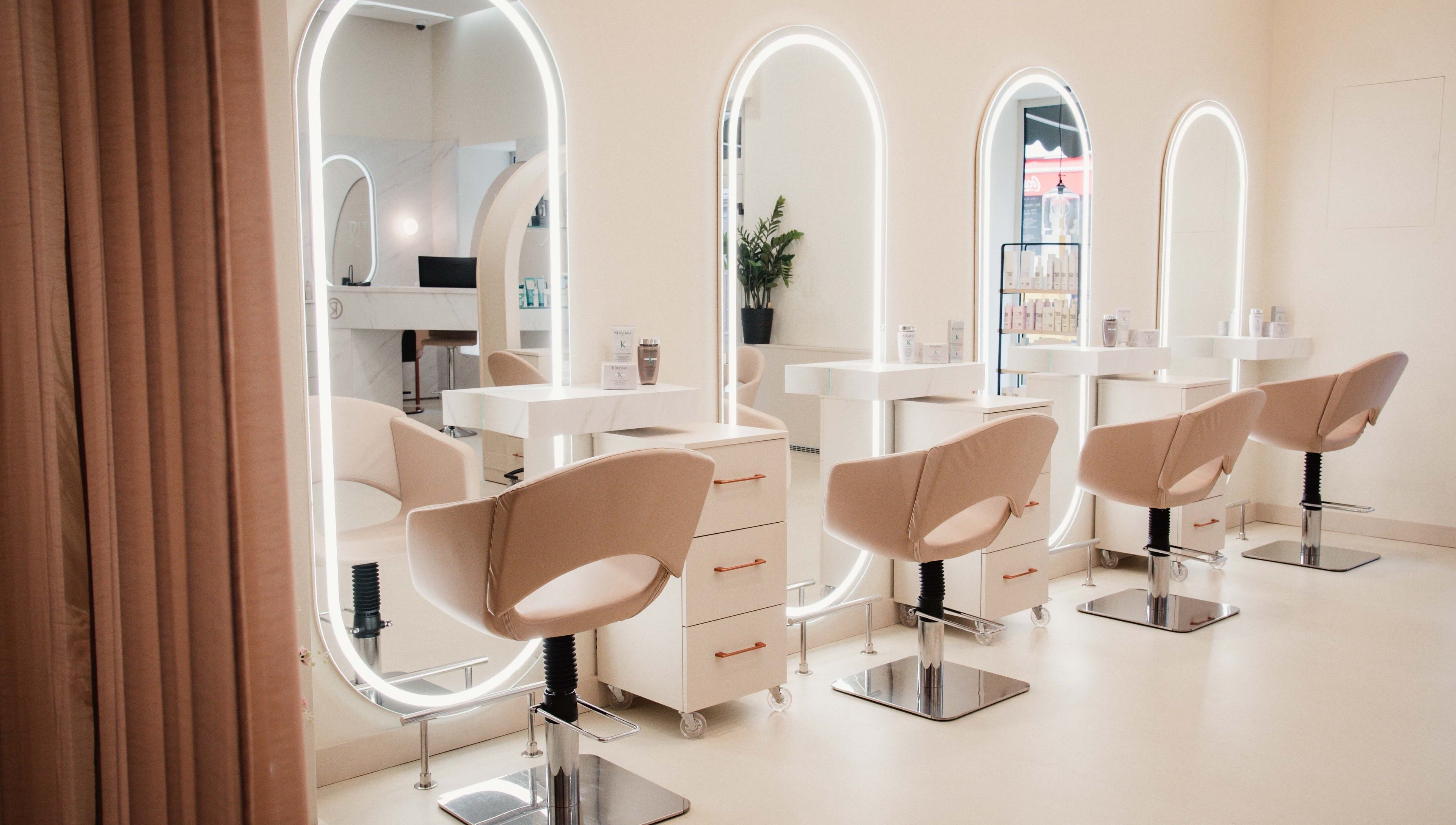 Unutrašnjost salona Ritual By Marko Zirdum u Slavonskom Brodu; savršeno elegantni radni prostori.