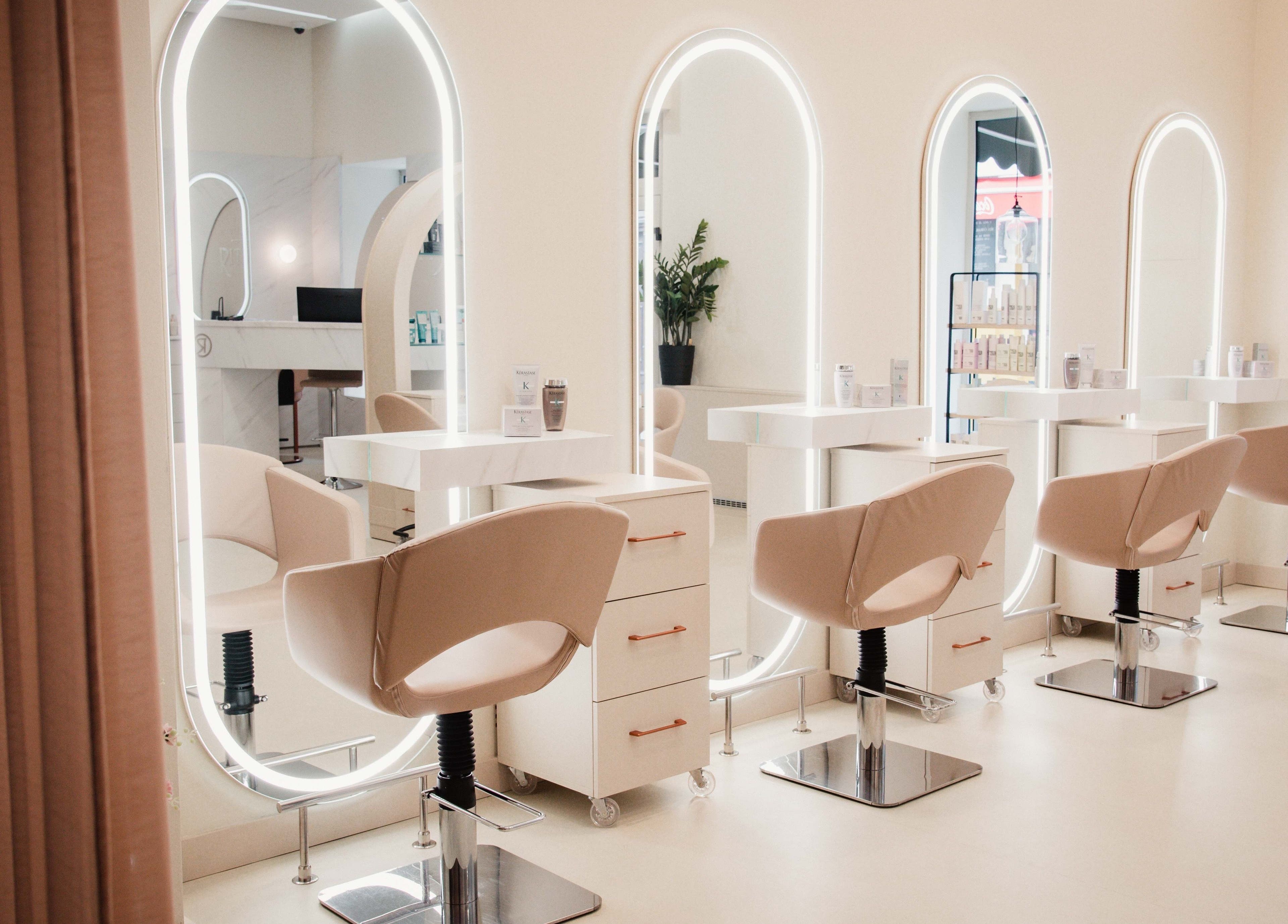 Unutrašnjost salona Ritual By Marko Zirdum u Slavonskom Brodu; savršeno elegantni radni prostori.