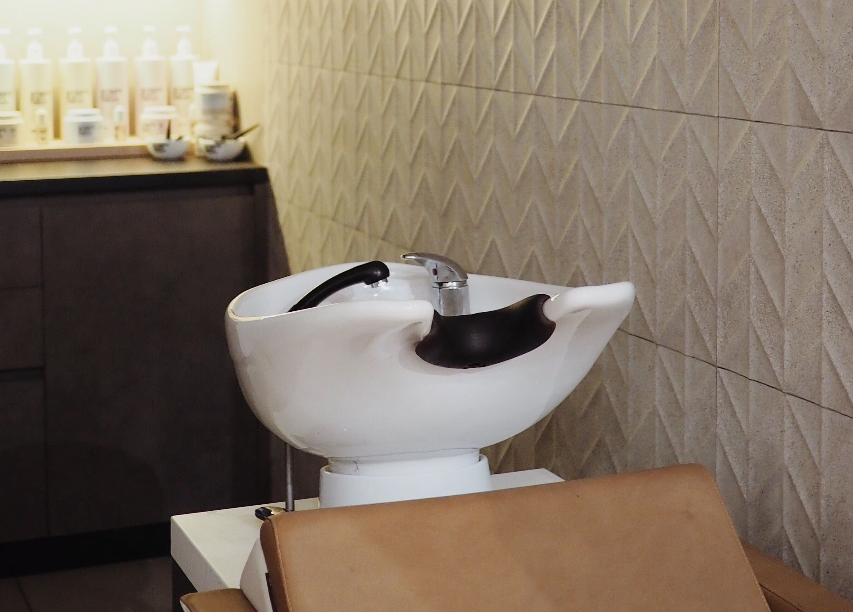 Moderan lavabo u Ritual by Marko Zirdum - Zagreb, Zagreb, Grad Zagreb, HR, nudi vrhunsku njegu kose.