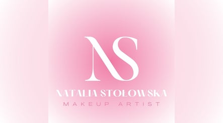 Logo Natalia.Beauty.Lab, Katowice, Województwo Śląskie, PL na różowym tle.