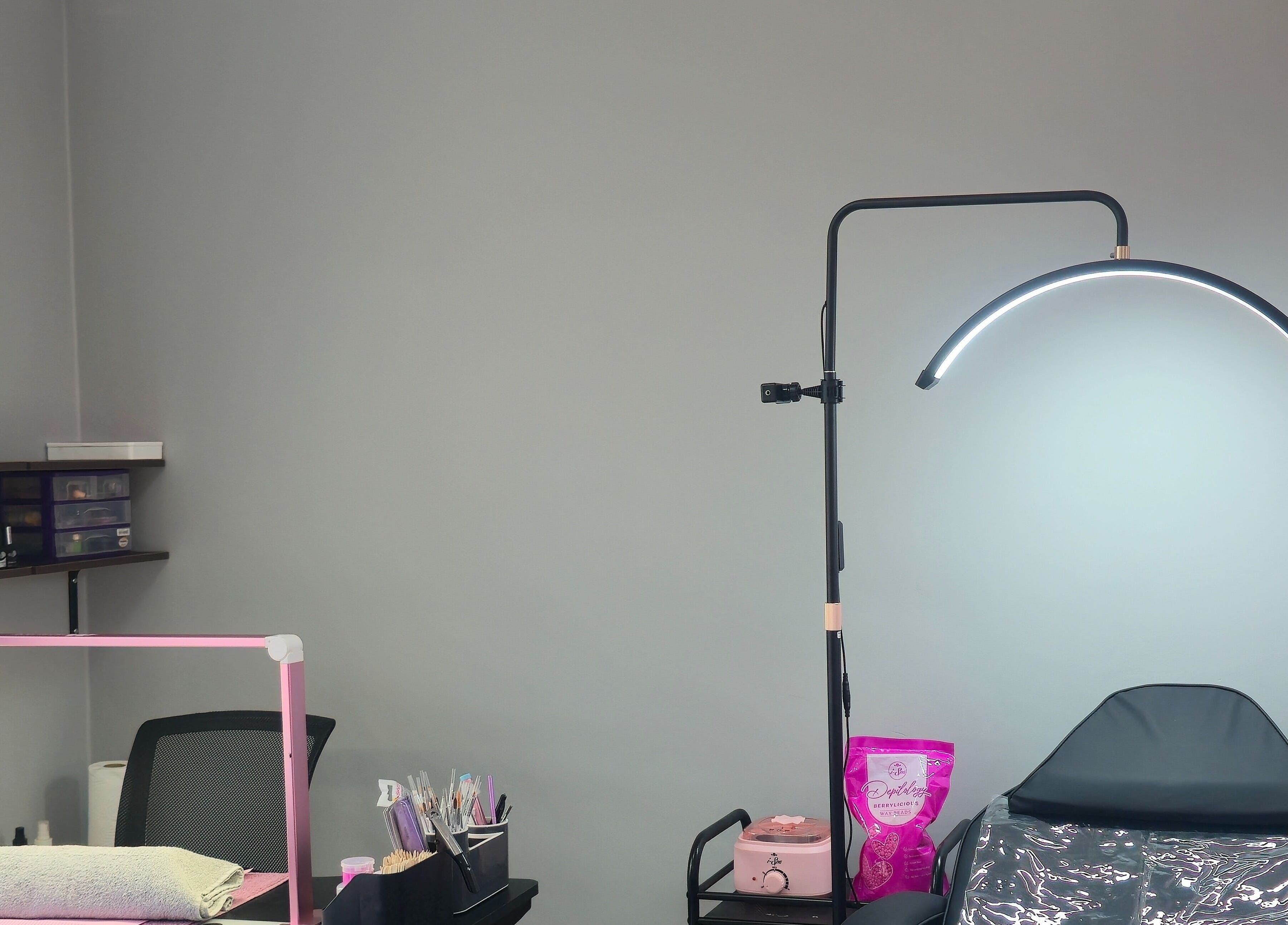 Nail Therapy By Alycia, Thabazimbi, Limpopo, ZA: A peaceful nail station with modern decor and soothing ambience.