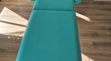 Camilla de masaje en la sala de Masaje a domicilio Barcelona - John Fuentes, Barcelona, Catalunya, ES.