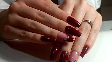 Вишуканий манікюр у салоні Manicure Pedicure, Pruszków, Województwo Mazowieckie, PL.