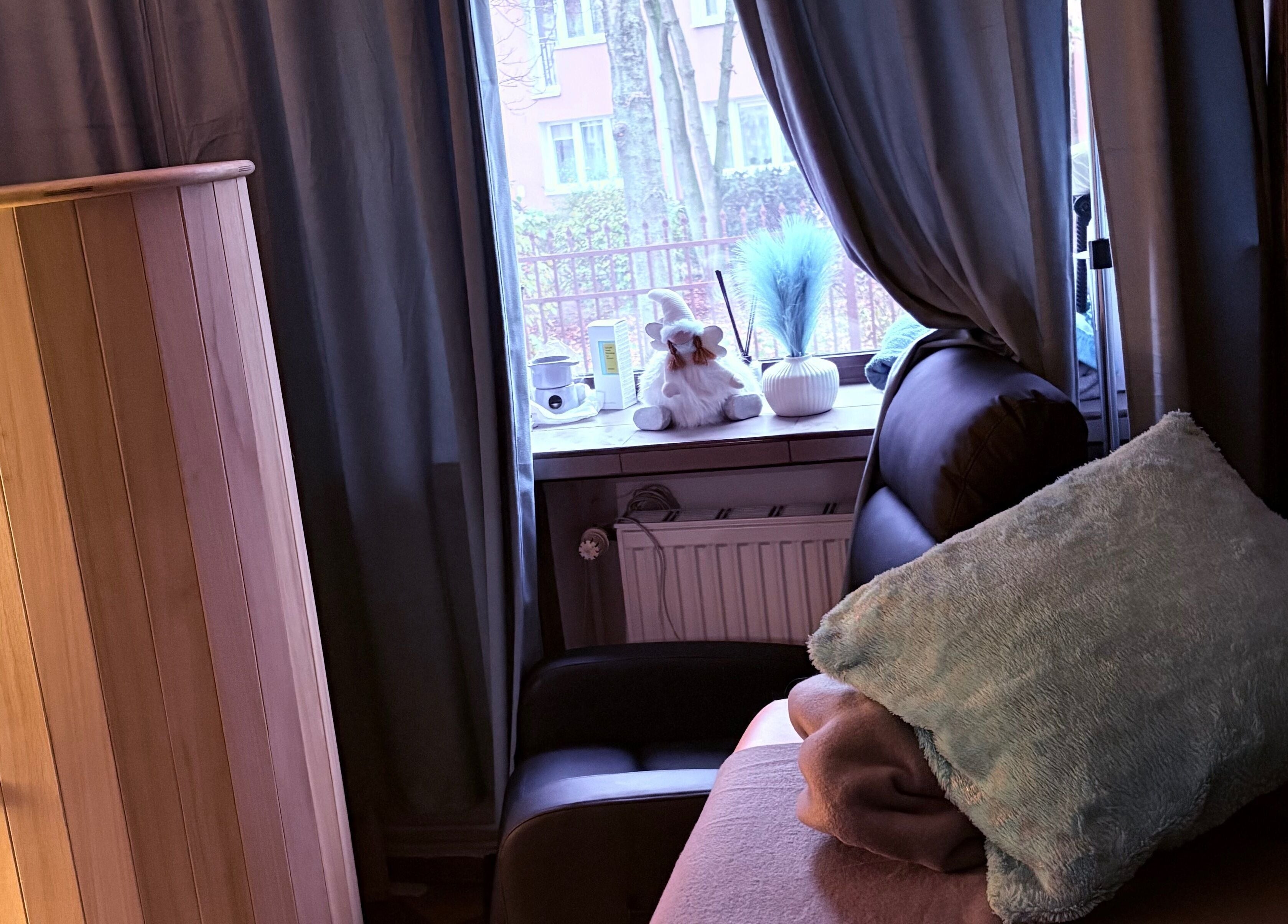 Уютный уголок для массажа в Holistic masaż Legionowo, Województwo Mazowieckie, PL.