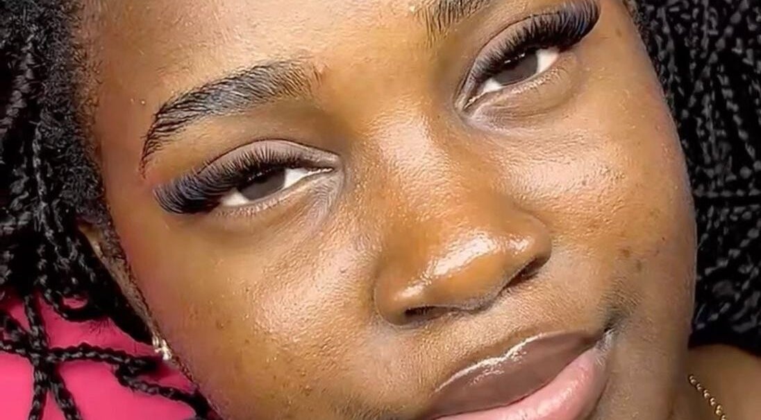 Close-up of styled lashes at Mink’d Nail Bar, Ibadan, Oyo, NG, showcasing expert beauty care.