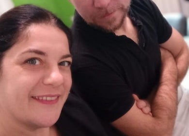 Clienti sorridenti ad Arianna Massaggi, Cerro Maggiore, Lombardia, IT. Atmosfera accogliente e rilassata.