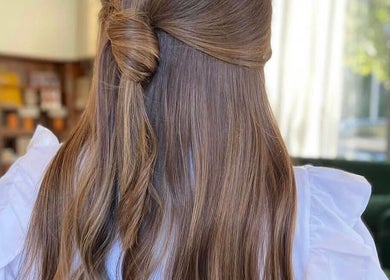 Coiffure élégante à Aiyra Signature, Crozet, Auvergne-rhône-alpes, FR, mettant en valeur des cheveux longs.