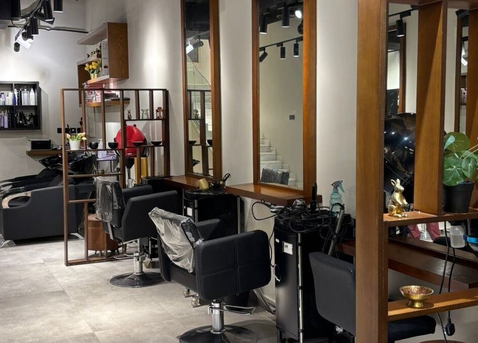 صالون أنيق في مركز بيت العروس للتزيين النسائي، يقع في الرياض، منطقة الرياض، السعودية.