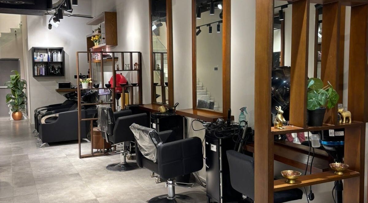 صالون أنيق في مركز بيت العروس للتزيين النسائي، يقع في الرياض، منطقة الرياض، السعودية.