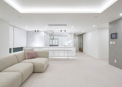 Modern, minimalist lounge at aribeauty, Melbourne, Victoria, AU with elegant design and soft lighting.