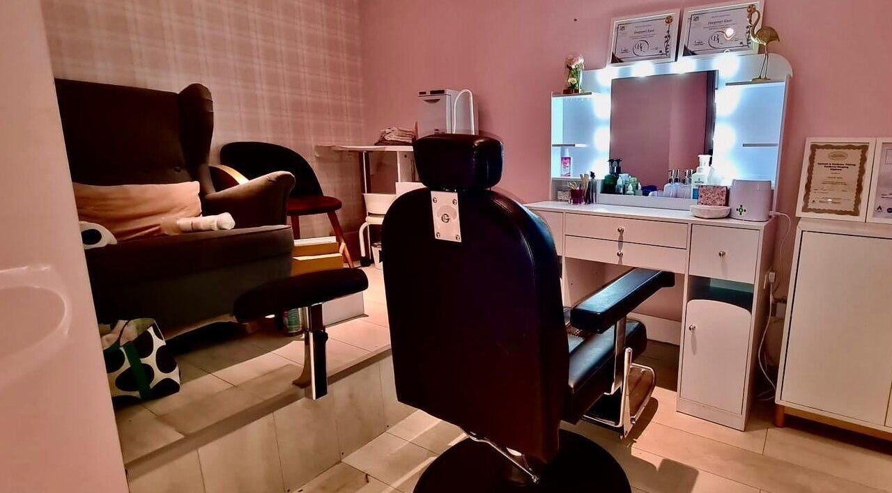 Cozy beauty salon setup at THE BROW CORNER, Glasgow, Scotland, GB, featuring stylish decor and professional equipment.