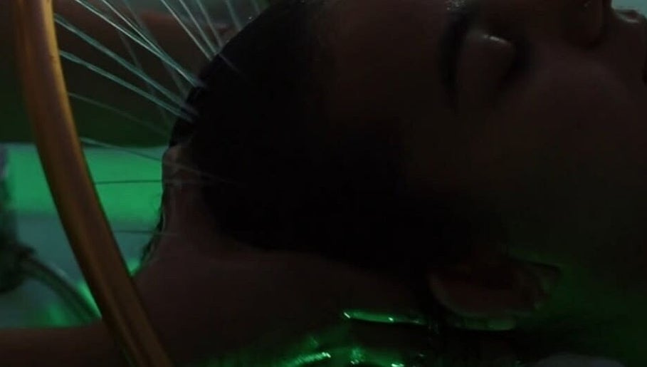 Bien-être aquatique à l'Institut GBK, Aulnay-sous-bois, Île-de-France, FR, relaxant sous jets d'eau apaisants.