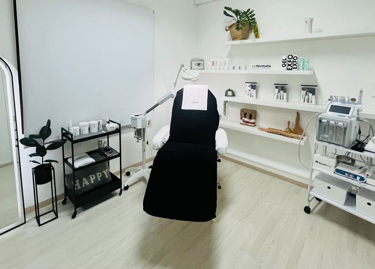 Καλαίσθητο ιατρείο ομορφιάς στο OG aesthetics, Στρόβολος, Λευκωσία, CY με σύγχρονο εξοπλισμό και χαλαρωτική ατμόσφαιρα.