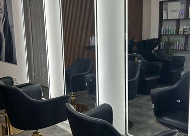 Sleek salon mirrors and chairs inside Greta Glamour Look, located in Leicester, England, GB.