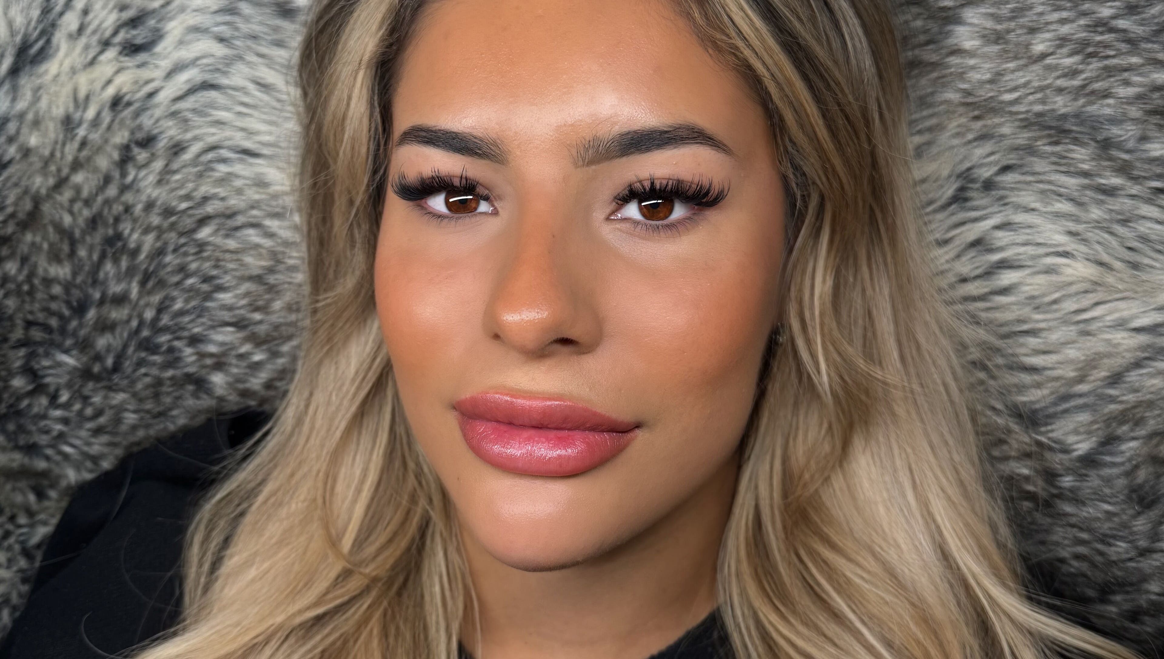 Woman with flawless lashes by Pink Lashes, Saint-basile-le-grand, Québec, CA.