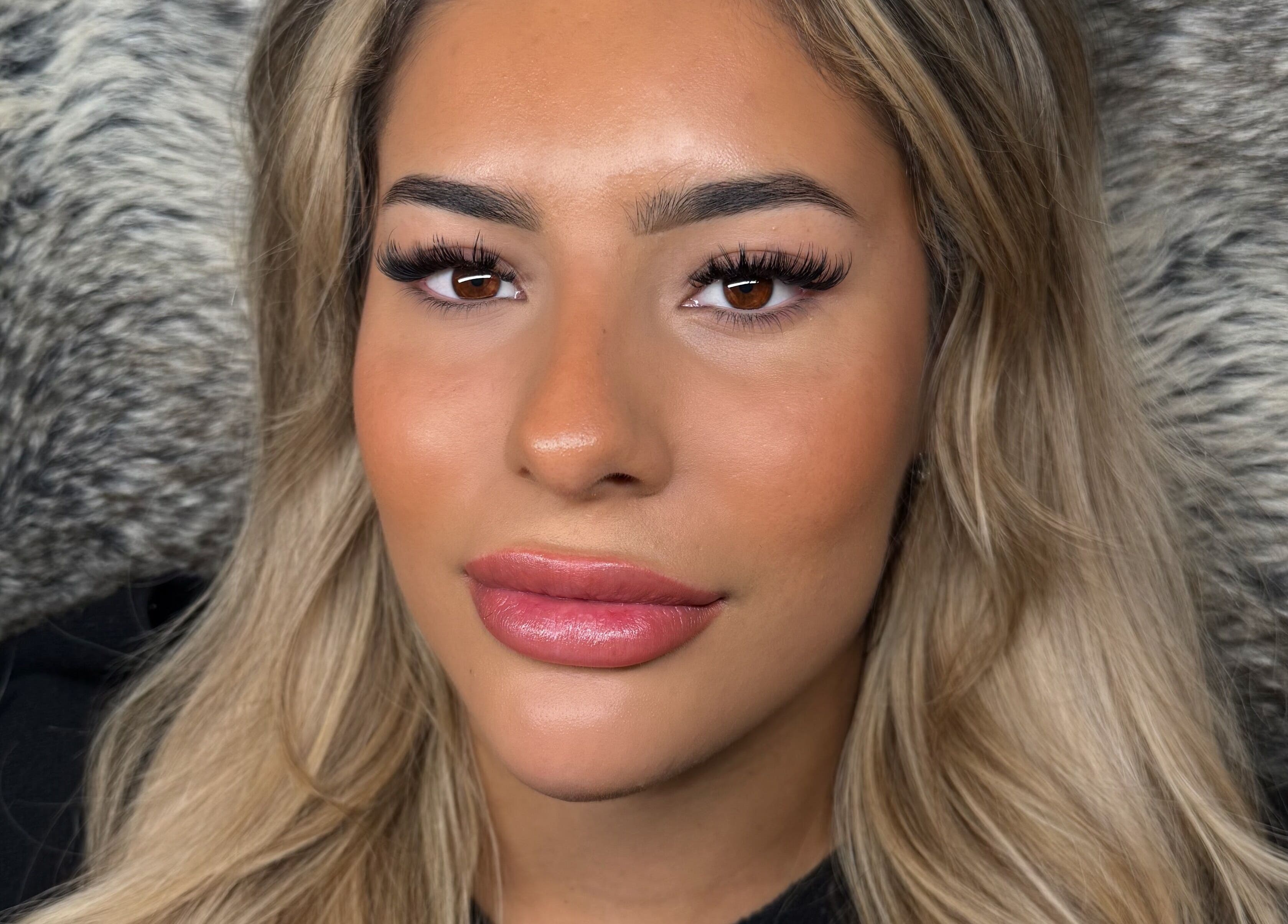 Woman with flawless lashes by Pink Lashes, Saint-basile-le-grand, Québec, CA.