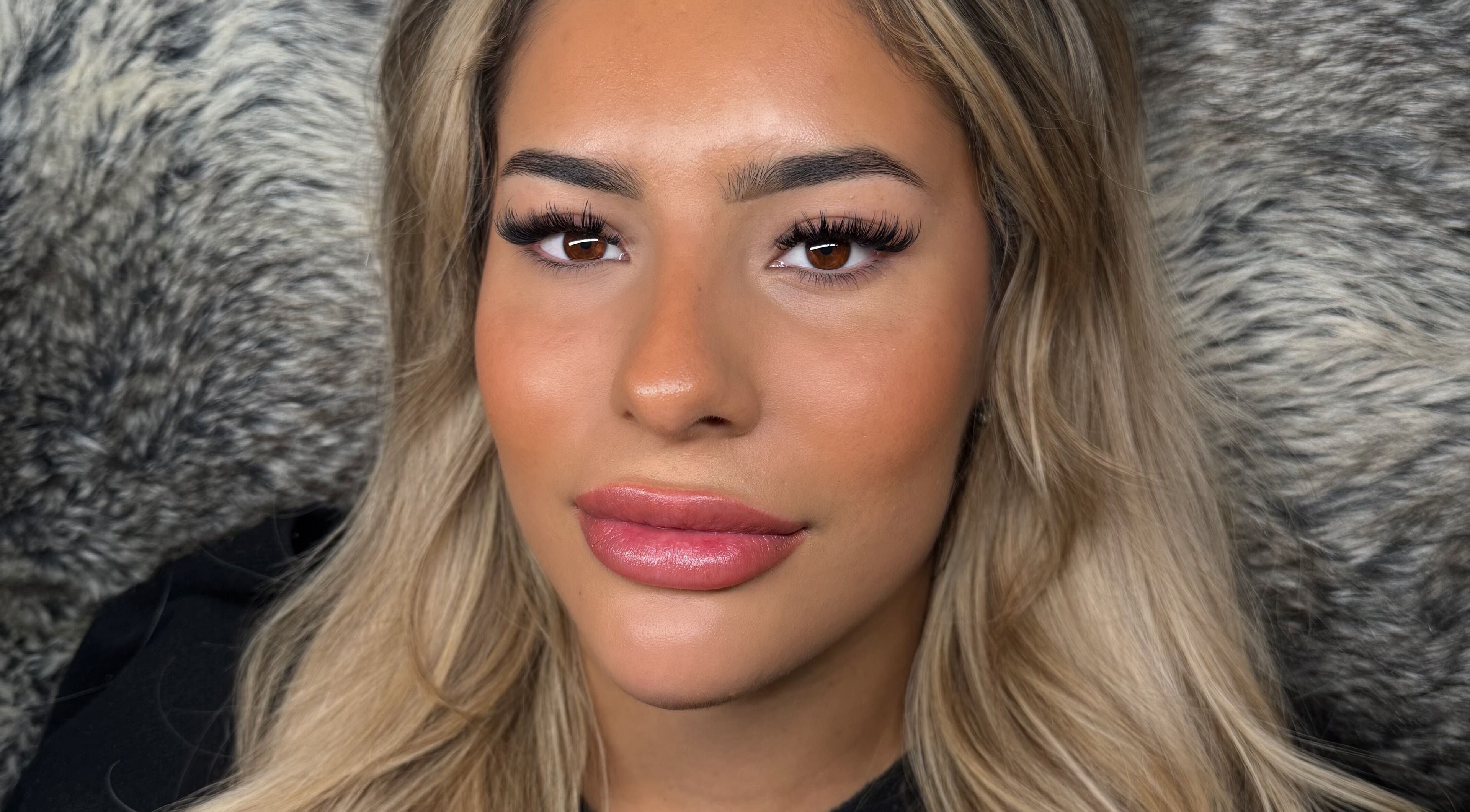 Woman with flawless lashes by Pink Lashes, Saint-basile-le-grand, Québec, CA.