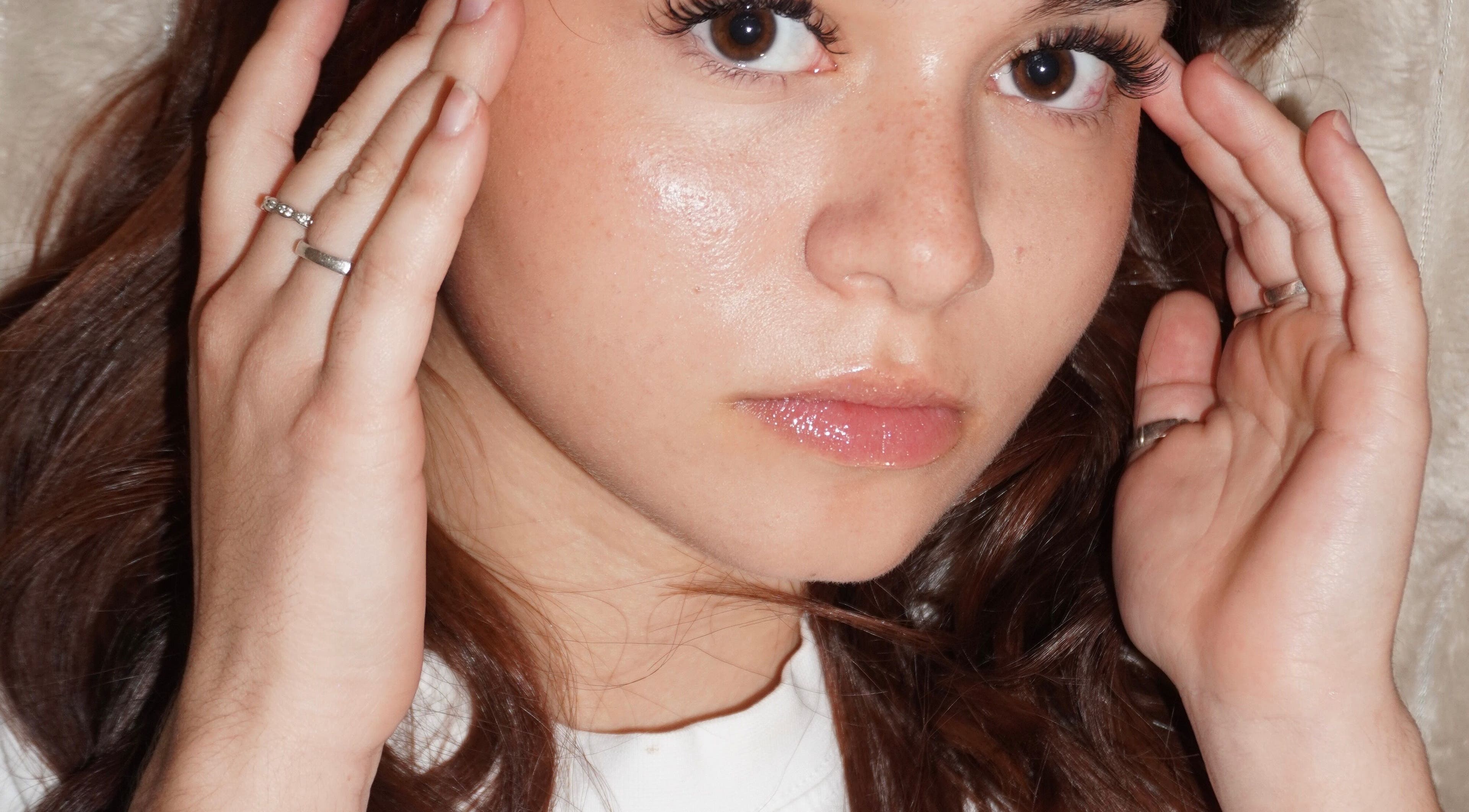 Close-up of a woman with glowing skin and styled lashes, featured at Pink Lashes, Saint-basile-le-grand, Québec, CA.