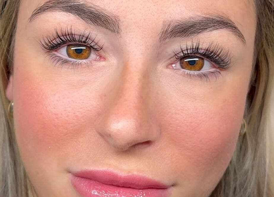 Close-up of enhanced lashes from Pink Lashes, Saint-basile-le-grand, Québec, CA showcasing beauty treatments.