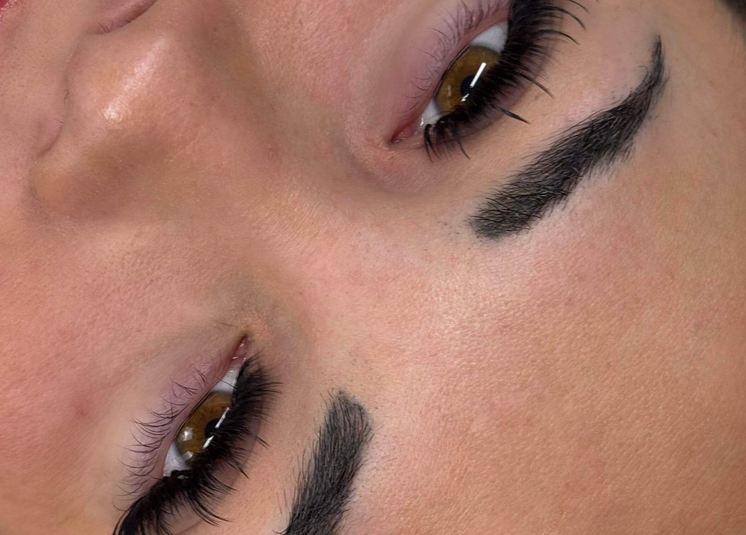Close-up of styled lashes and brows at Pink Lashes, Saint-basile-le-grand, Québec, CA.