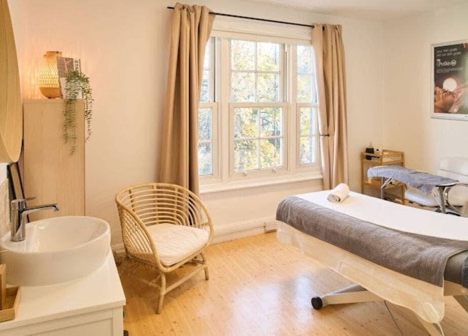 Relaxing therapy room at enhancedbychlo, Oxford, England, GB. Cozy decor and natural light create a tranquil setting.