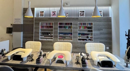 Interior moderno de Salón de Manicura y Estetica - Anna be Uñas y Pestañas, Vitoria-gasteiz, Euskadi, ES.