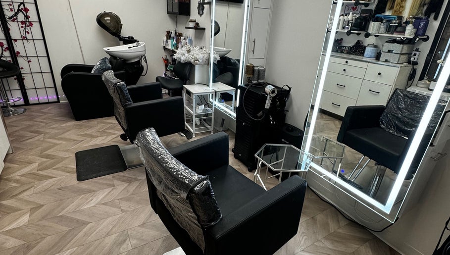 Stylish salon interior at Extensioneslyas in Chula Vista, California, US featuring modern chairs and bright mirrors.