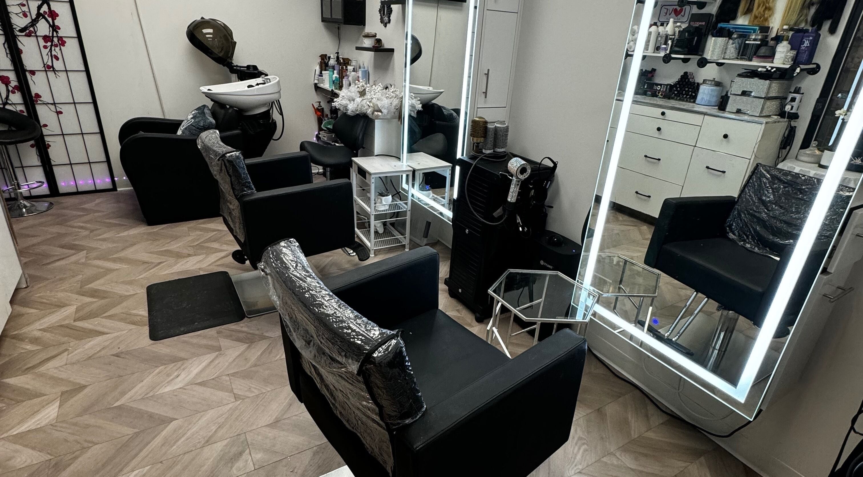 Stylish salon interior at Extensioneslyas in Chula Vista, California, US featuring modern chairs and bright mirrors.