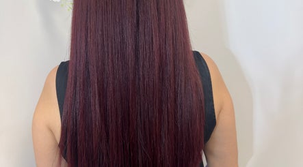 Long, sleek burgundy hair extensions at Extensioneslyas in Chula Vista, California, US.
