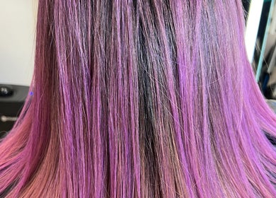 Stunning violet hair extensions at Extensioneslyas in Chula Vista, California, US, showcasing vibrant color and texture.