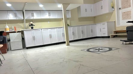 Modern and spacious salon interior at ZARA BEAUTE YUL in Mirabel, Québec, CA, featuring sleek white cabinets.