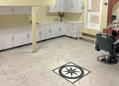 Spacious salon at ZARA BEAUTE YUL with elegant decor, white cabinets, and a styling chair in Mirabel, Québec, CA.