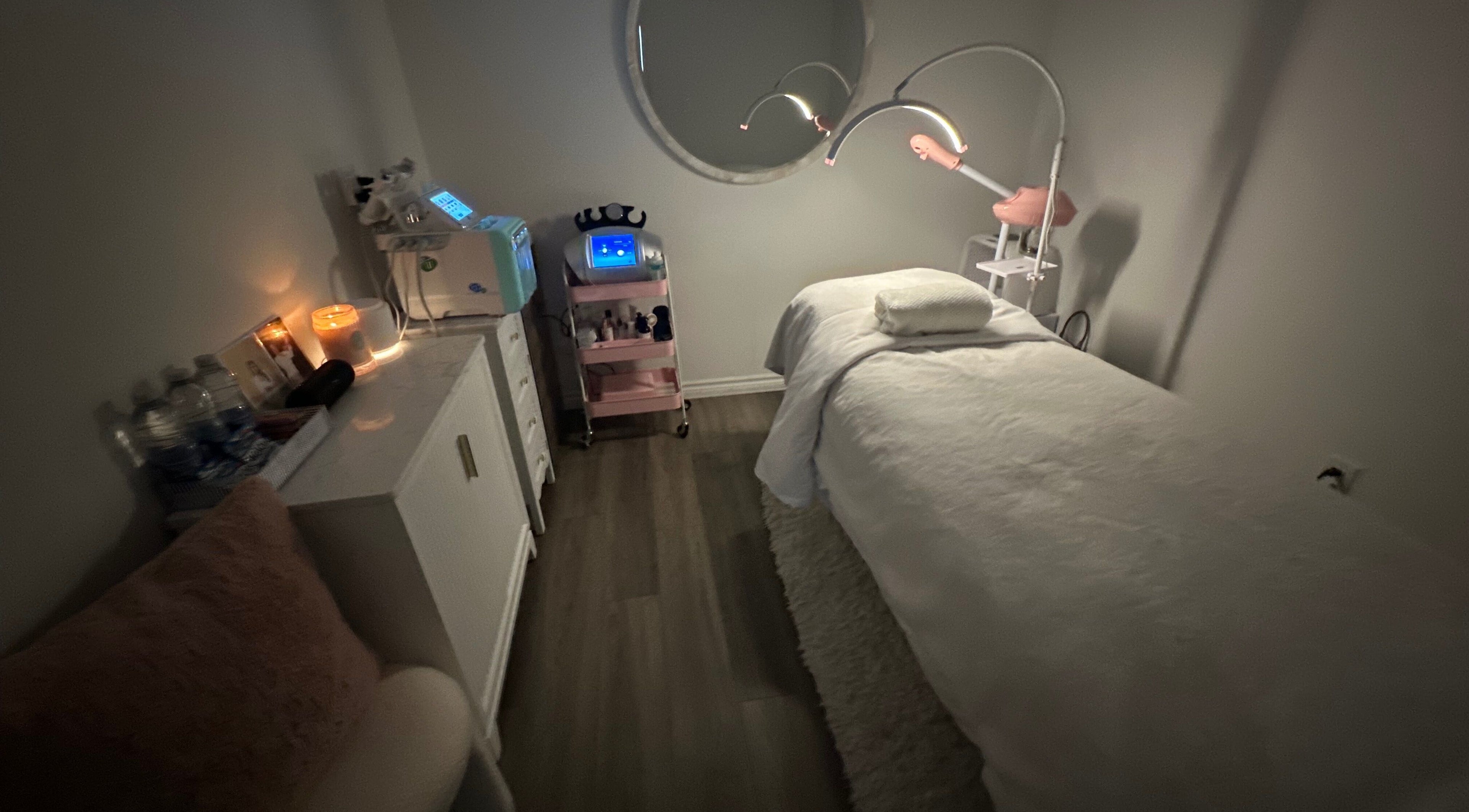 Relaxing treatment room at Ckbeautyspa, Mississauga, Ontario, CA with cozy bed and ambient lighting.