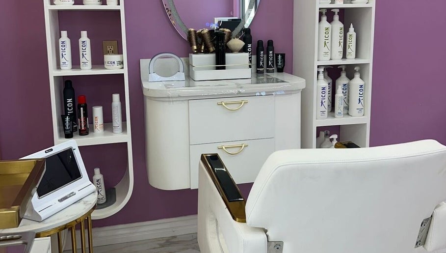 Chic salon corner at Urban Beauty, Tijuana, Baja California, MX with purple walls and white chairs.