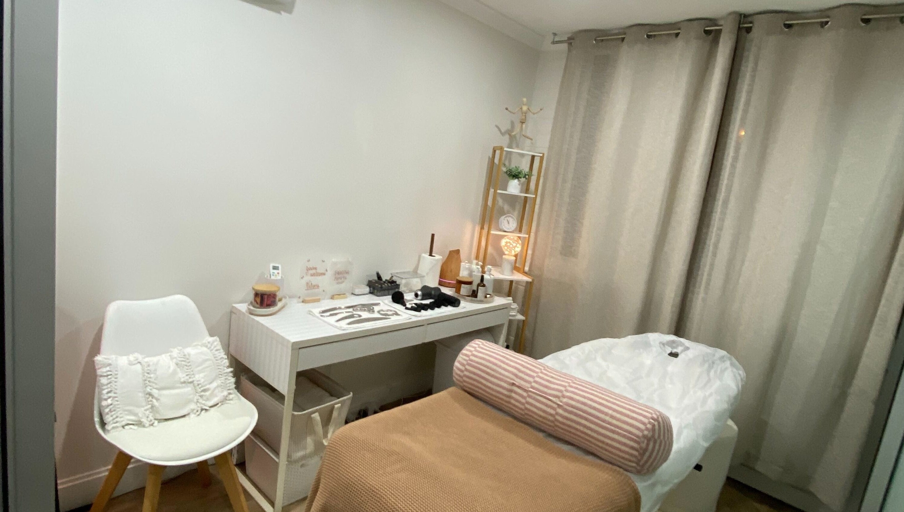 Relaxing treatment room at Anavi - Health and Care, Surfers Paradise, Queensland, AU, featuring a cozy massage table.