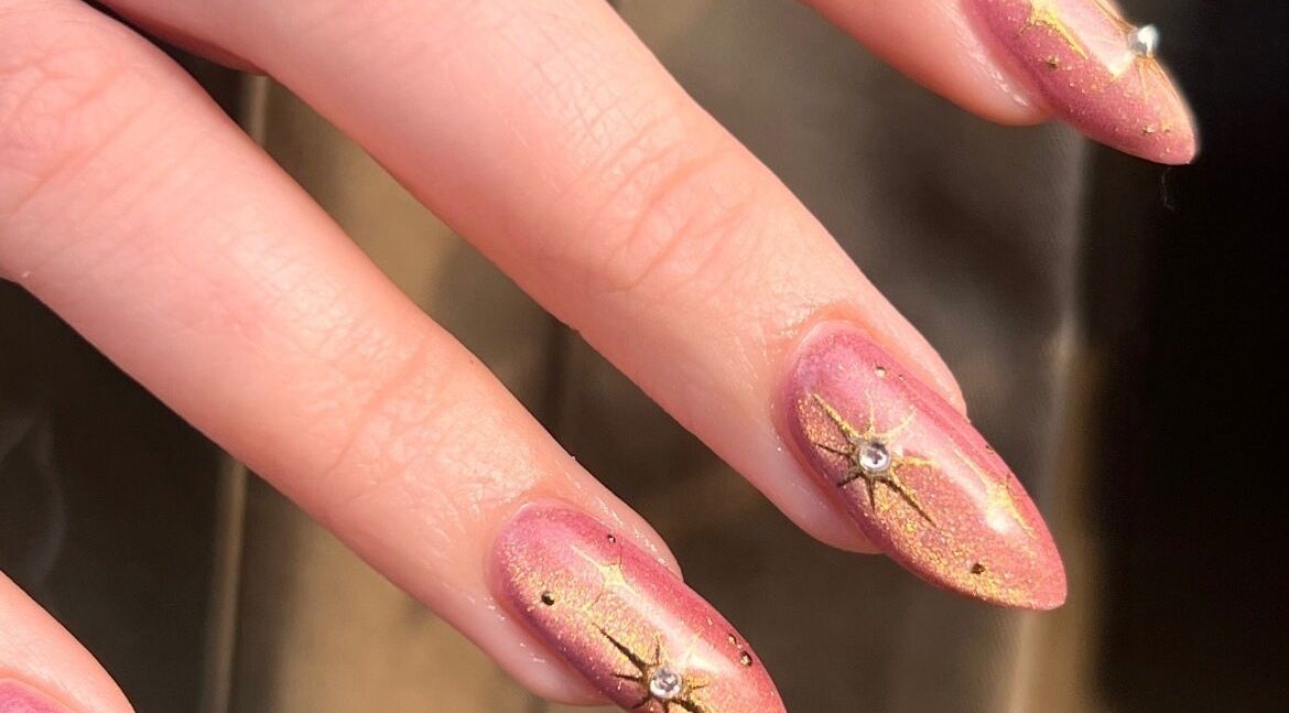 Elegant starlit nail art at Amanda Does My Nails in Edinburgh, Scotland, GB, featuring pink and gold designs.