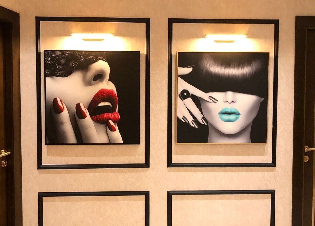 Stylish art decorates Malda Salon in Jeddah, Makkah Province, enhancing its chic ambiance.