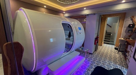 Advanced hyperbaric chamber at Hyperbaric Spa Albufeira, Albufeira, Faro, PT offering unique wellness experiences.