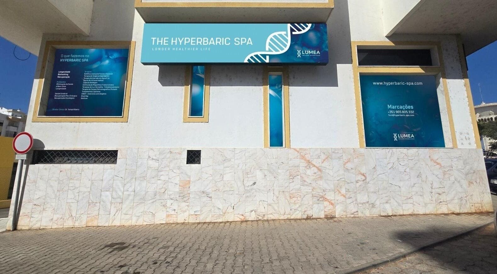 Exterior of Hyperbaric Spa Faro showcasing signage and services, located in Faro, Faro, PT.