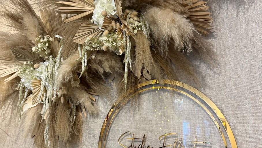 Stylish rustic floral decor at Amy Rose Hair, Newcastle-under-Lyme, enhancing the serene salon ambiance.