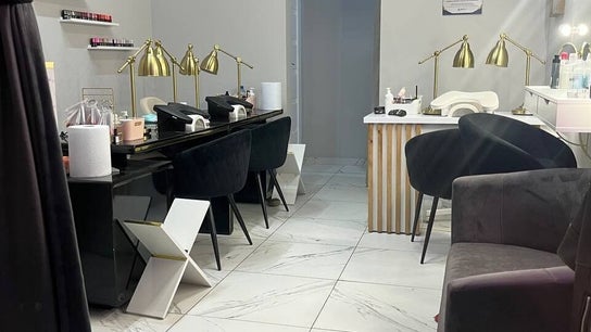 Monochrome naisl Łódź