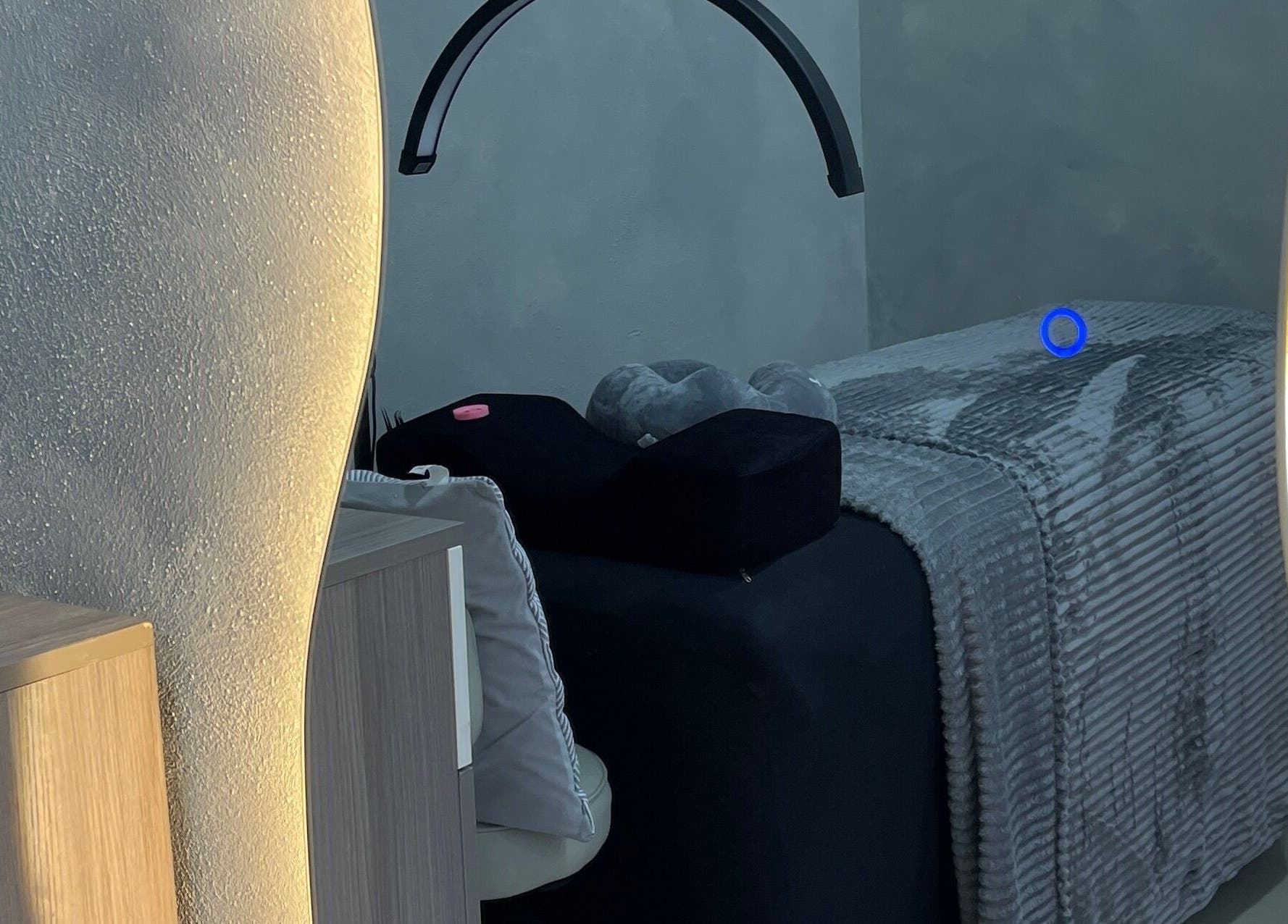 Relaxing spa bed setup at Marleni Lash Browns Studio, La Vega, La Vega, DO, ready for treatments.