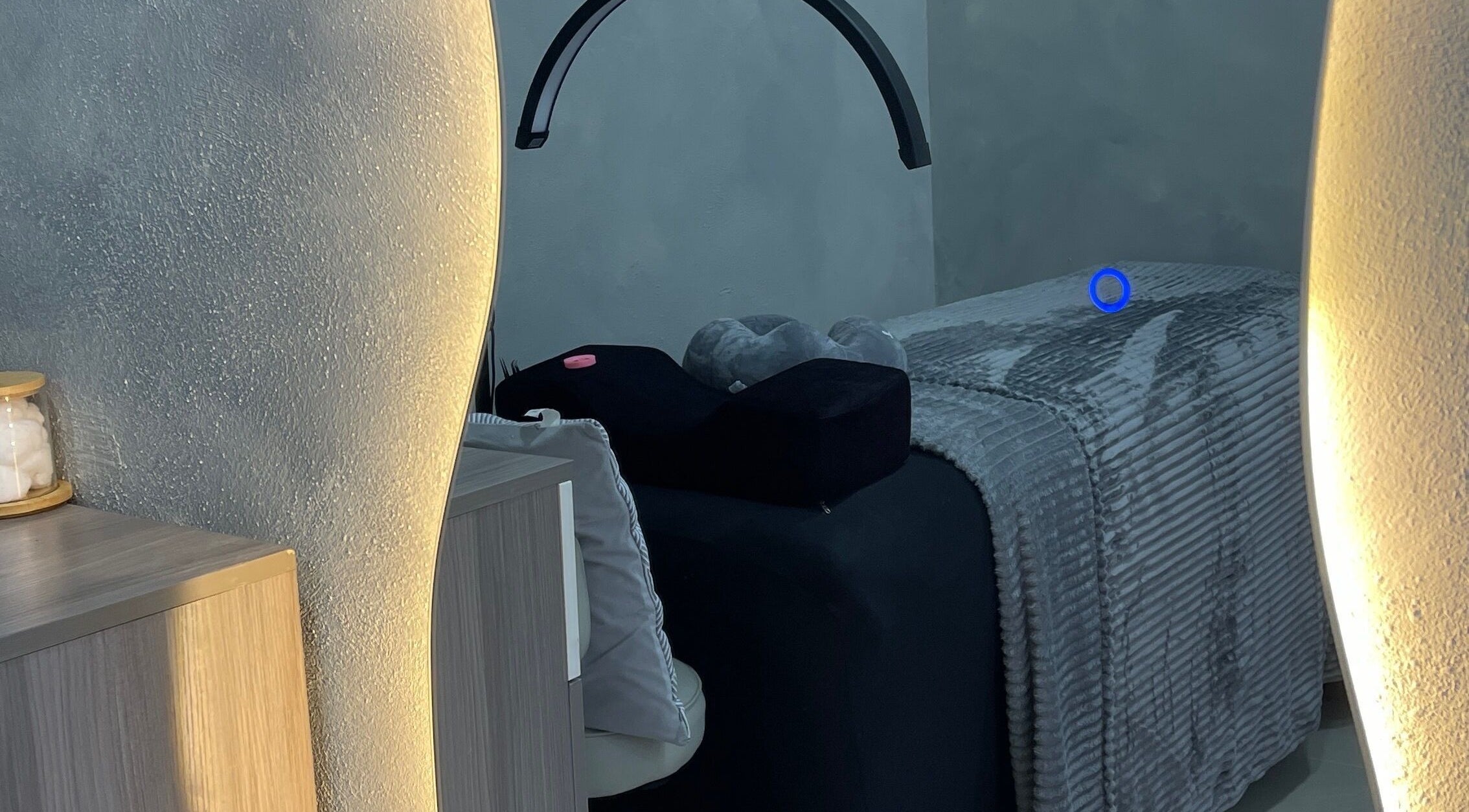 Relaxing spa bed setup at Marleni Lash Browns Studio, La Vega, La Vega, DO, ready for treatments.