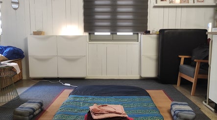 Salle de massage apaisante à Kalimba Yoga Massages, Lyon, Auvergne-rhône-alpes, FR.