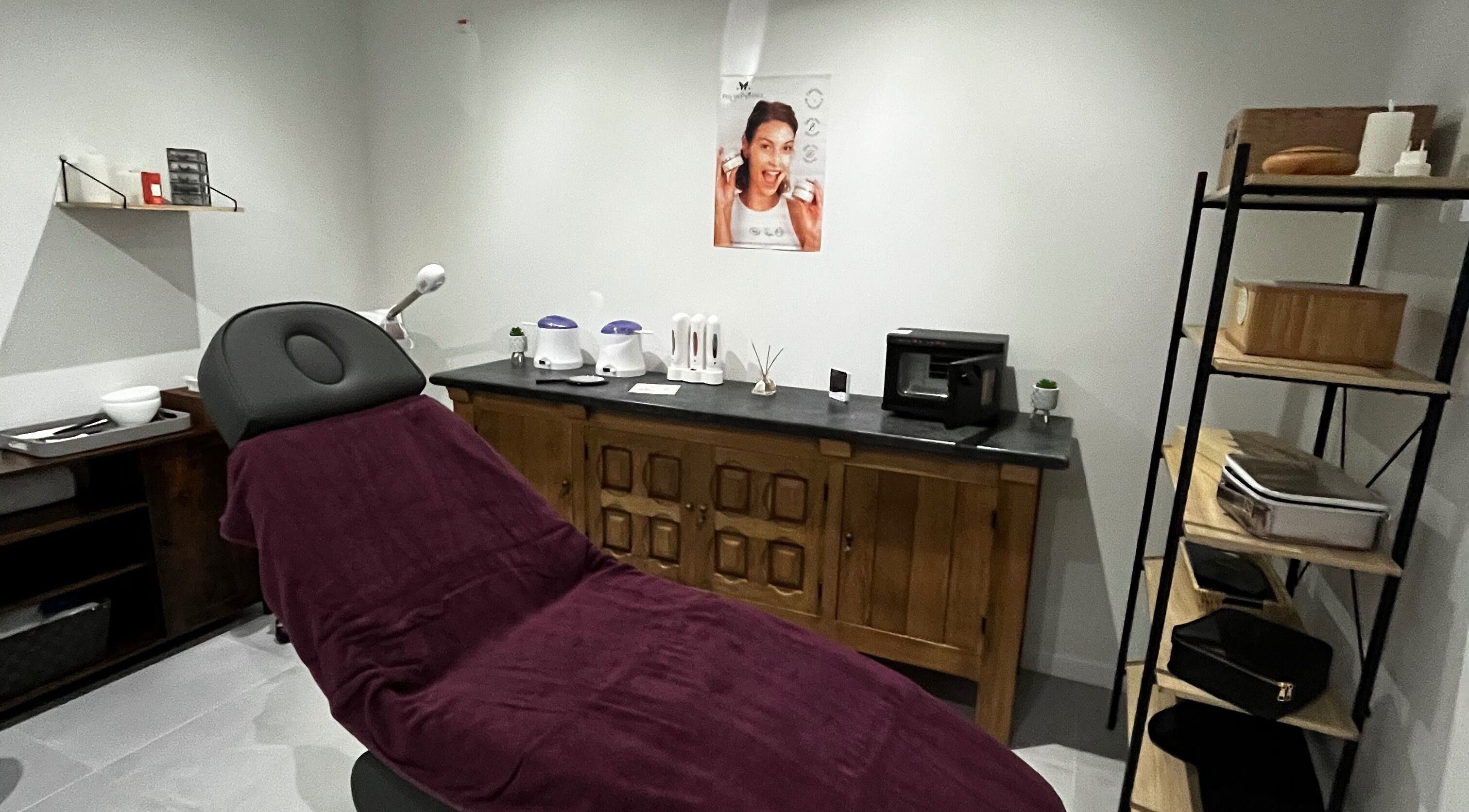 Salle de soins apaisante chez Linicéa Dermo à Bruille-saint-amand, Hauts-de-france, FR.