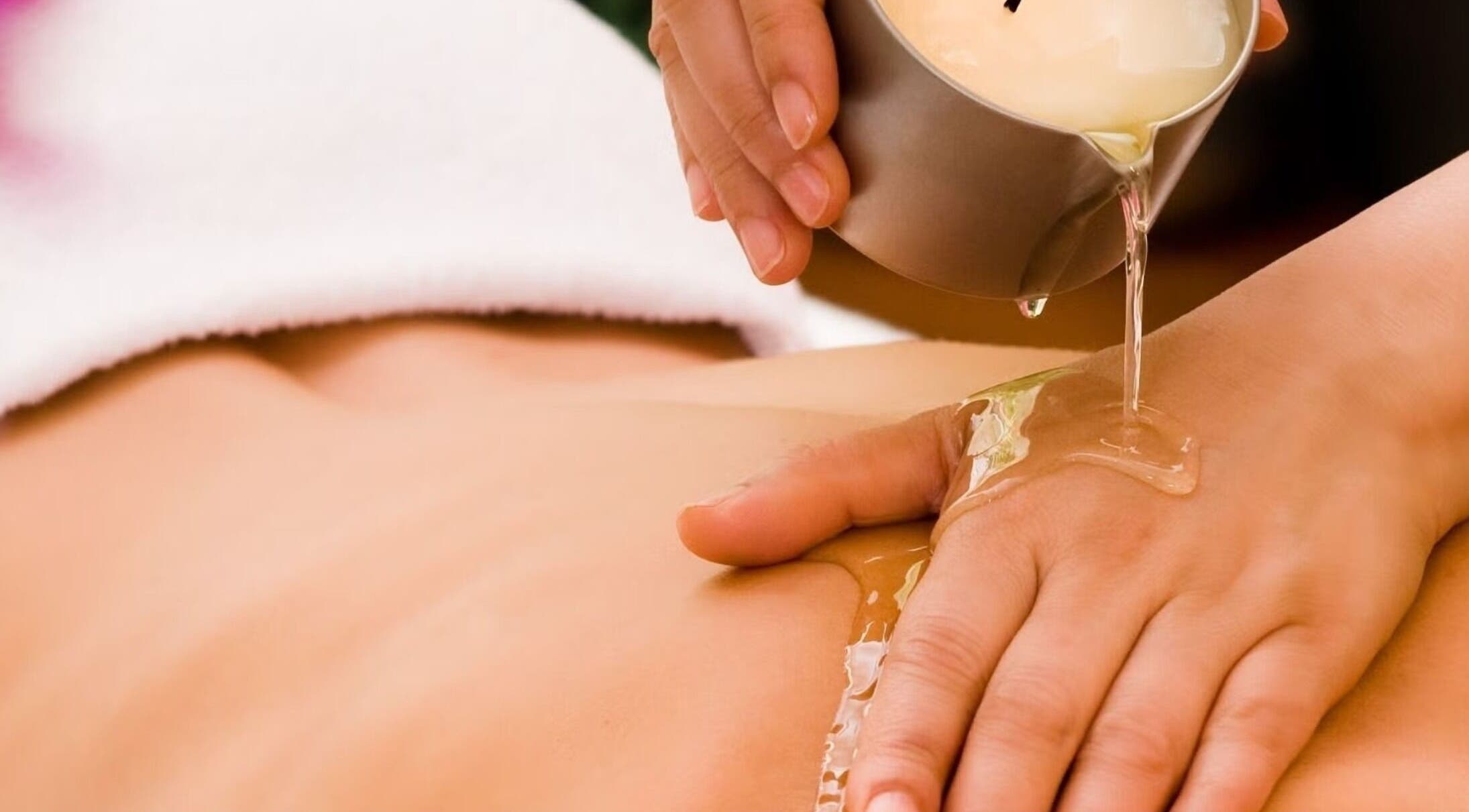 Masáž teplým olejem v Lila Thajské Tradiční Masáže Hustopeče, Jihomoravský Kraj, CZ.